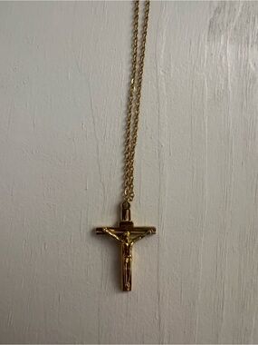 Cross Pendant necklace